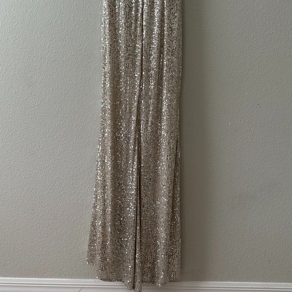 David's Bridal Exclusive- Allover Sequin Pleated V-Neck Gown with Slit Size 6 - Picture 6 of 11